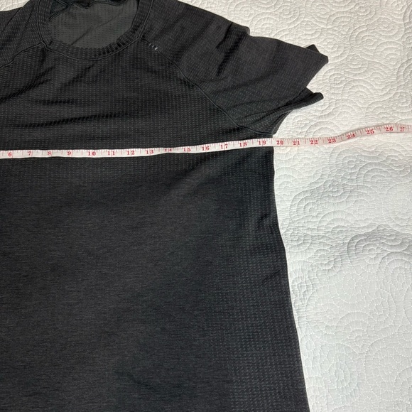 Lululemon Athletica Gray Short Sleeve Tee - Picture 5 of 6